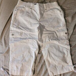 Gloria Vanderbeit white capris